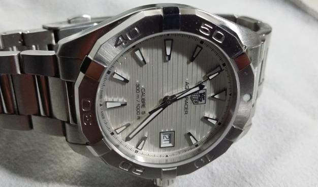 佩戴泰格豪雅手表保養的方法（泰格豪雅手表全面保養）