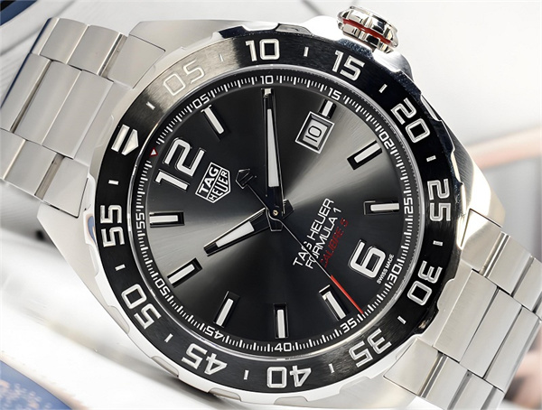 泰格豪雅腕表金屬表帶軸意外脫落?教你輕松DIY修復(fù)技巧 泰格豪雅腕表金屬表帶軸意外脫落?教你輕松DIY修復(fù)技巧